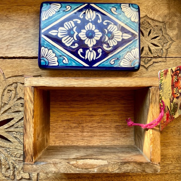 Beautiful Home Accent  Box! NWT! Ceramic cover, wooden box. - Picture 5 of 13